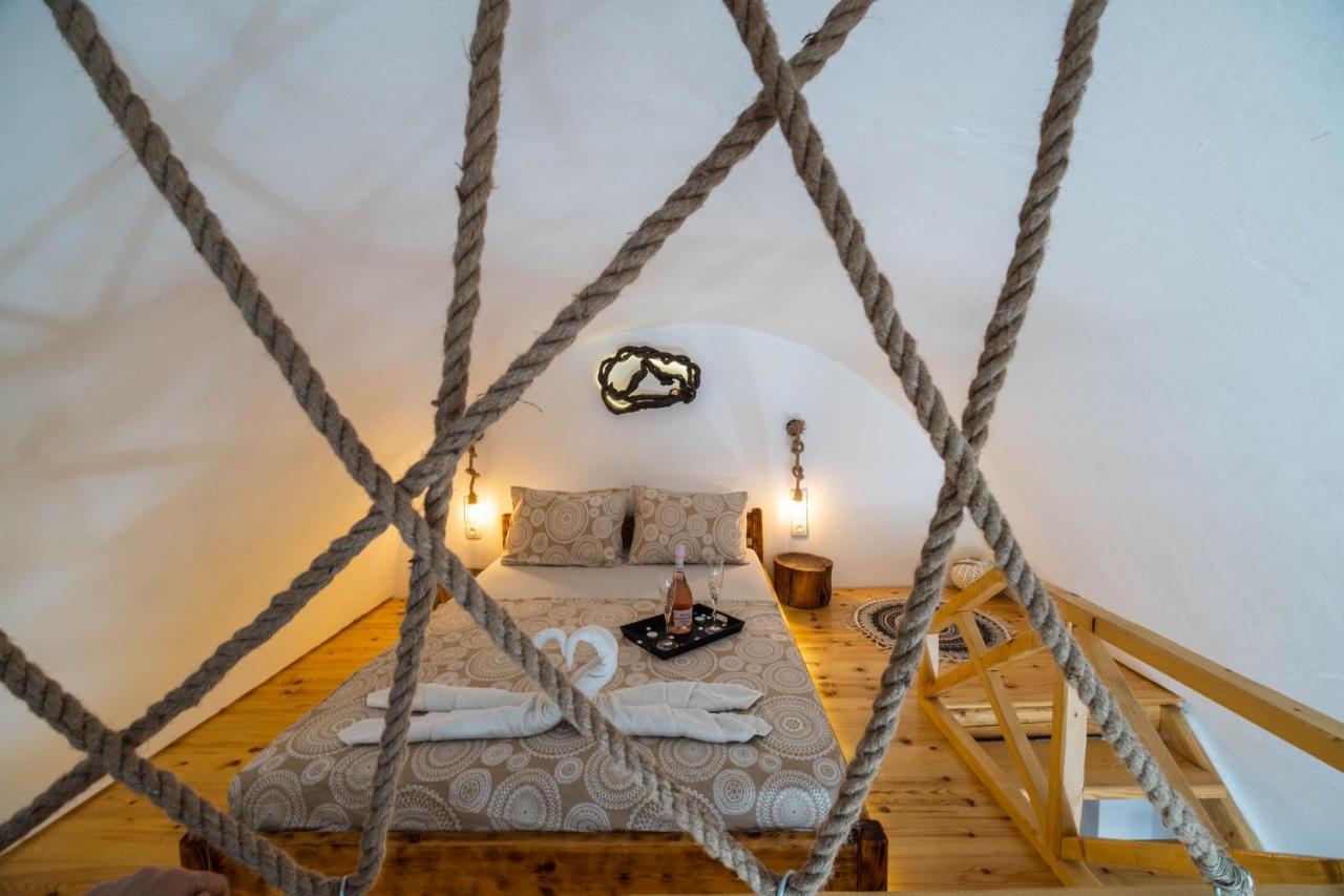Asera Suites - Prive Jacuzzi Kamari  Bagian luar foto