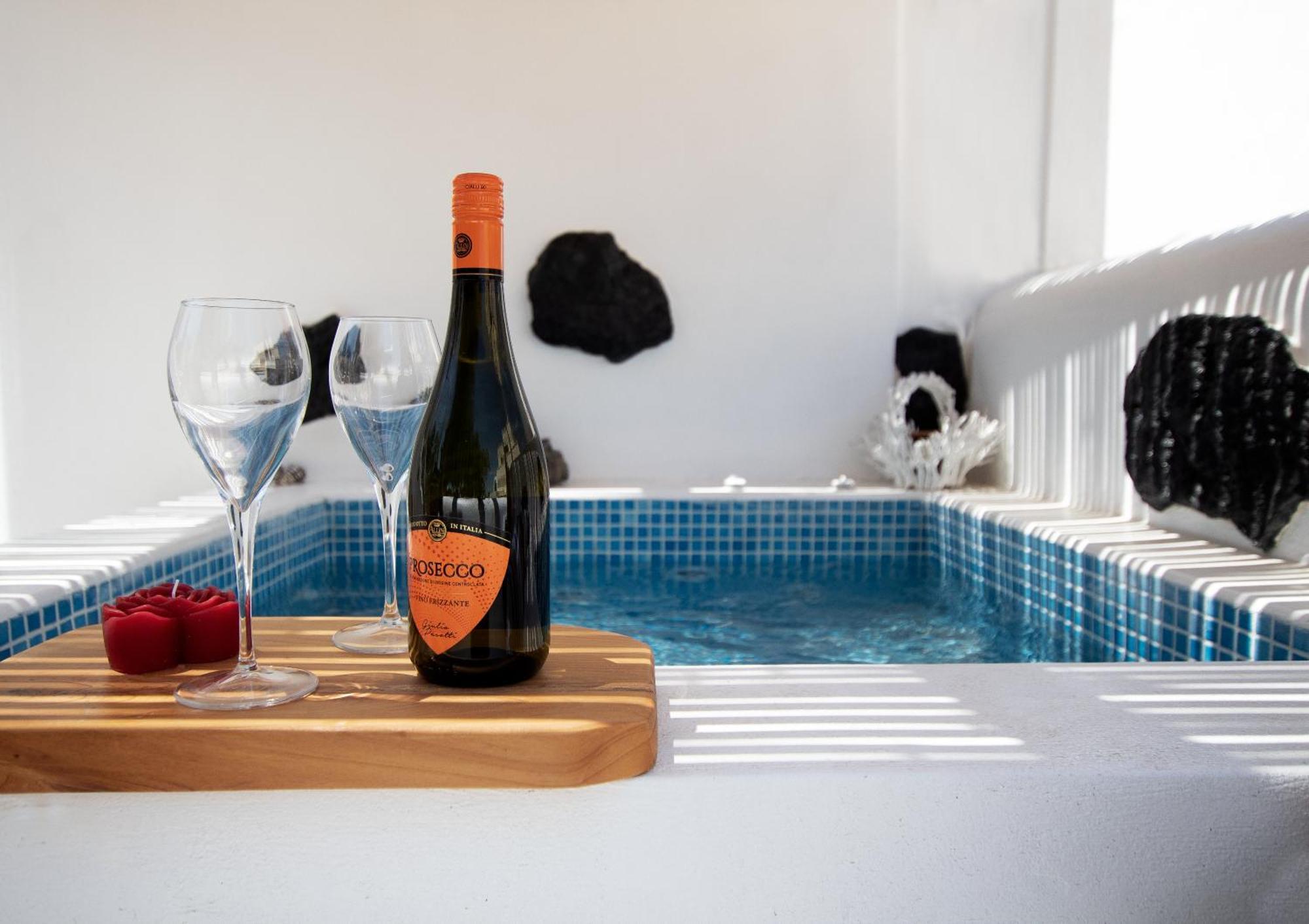 Asera Suites - Prive Jacuzzi Kamari  Bagian luar foto